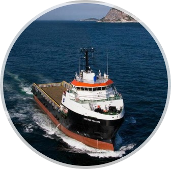 navio no mar